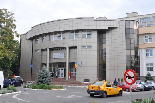 Workshop-ul cu tema:"Rolul practic al ecoendoscopiei", demostraţii video live. Standuri cu aparatură medicală. (Epoch Times România)