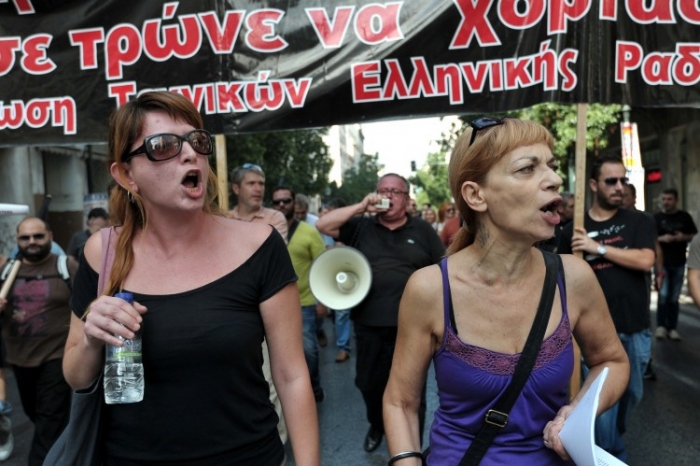Ziarişti în timpul unui marş prin Atena, 17 octombrie