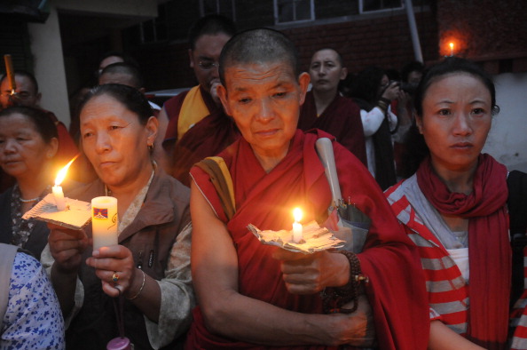 Tibetanii exilaţi participă la un priveghi cu lumânări în McLeod Ganj, 28 august 2012.