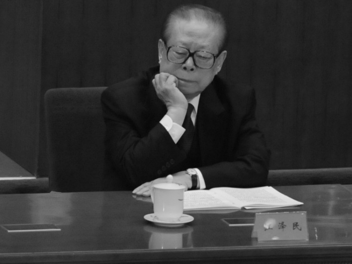 Jiang Zemin (L) at the Great Hall of the People on Oct. 9, 2011, in Beijing, China.
Jiang Zemin (stânga) în Marea Sală a Poporului pe 9 octombrie, 2011, Beijing, China.