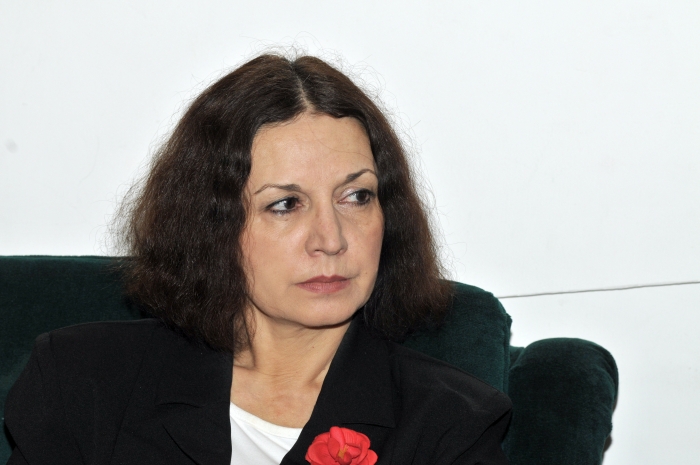 Dezbateri la GDS cu tema ”Plagiatul-reglementări româneşti şi internaţionale”.În imagine, Magda Cârneci