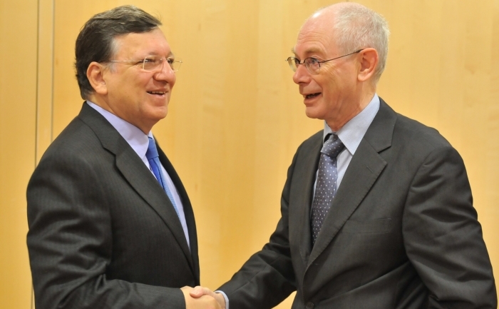 Preşedintele Consiliului European, domnul Herman Van Rompuy(DR), şi preşedintele Comisiei Europene, José Manuel Barroso(ST).