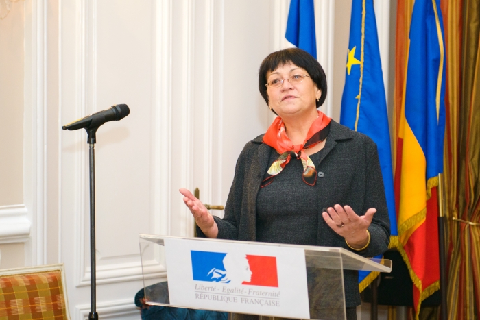 Philippe GUSTIN, Ambasadorul Franţei la Bucureşti decernează Premiul 2012 pentru Drepturile Omului al Ambasadei Franţei în România doamnei Elena Miruna TUDORACHE, preşedinte al Fundaţiei "Un copil, o speranţă"