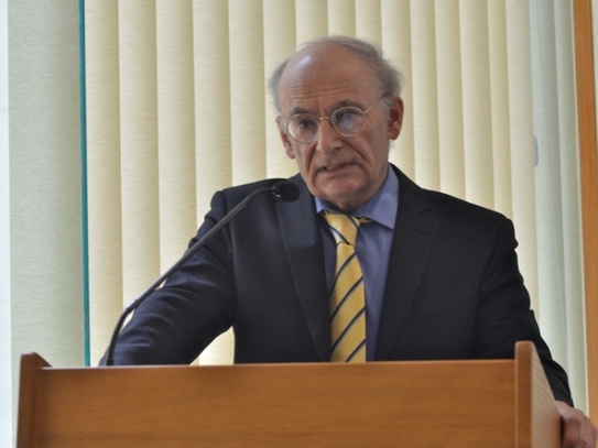David Matas, nominalizat pentru Premiul Nobel pentru Pace, la lansarea cărţii sale "Organele de Stat" (Sonya Bryskine / The Epoch Times)