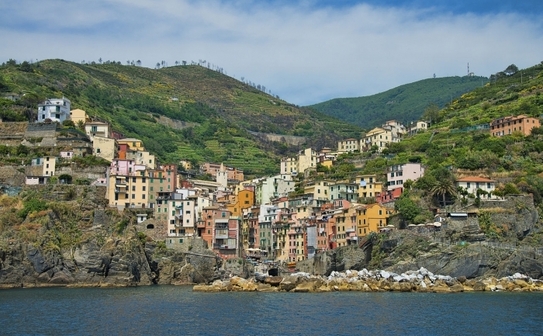 Riomaggiore - Cinque Terre. (http://en.wikipedia.org)