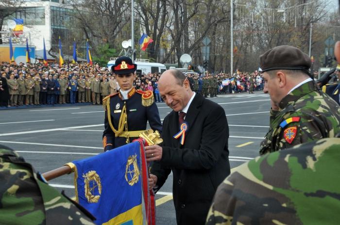 Paradă militară cu prilejul Zilei Naţionale a României. (Epoch Times România)