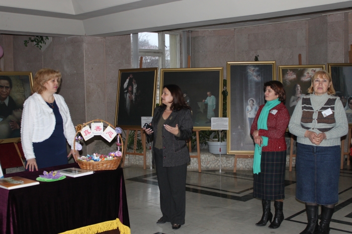 Expoziţia Internaţională de Artă ”Adevăr, Compasiune, Toleranţă”, Străşeni, 3 decembrie 2012 (The Epoch Times)