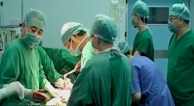 O imagine din documentarul ”Ucişi pentru organe: Afacerea secretă de transpanturi a Chinei”.