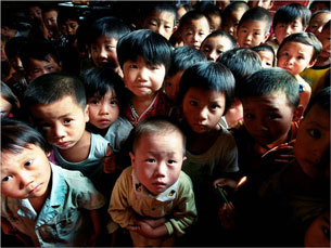 În comuna Houyang din provincia Henan, Gao a facut un studiu asupra copiilor născuţi după 1996 din părinţi bolnavi de SIDA si a constatat ca 38% dintre aceştia au contractat SIDA.