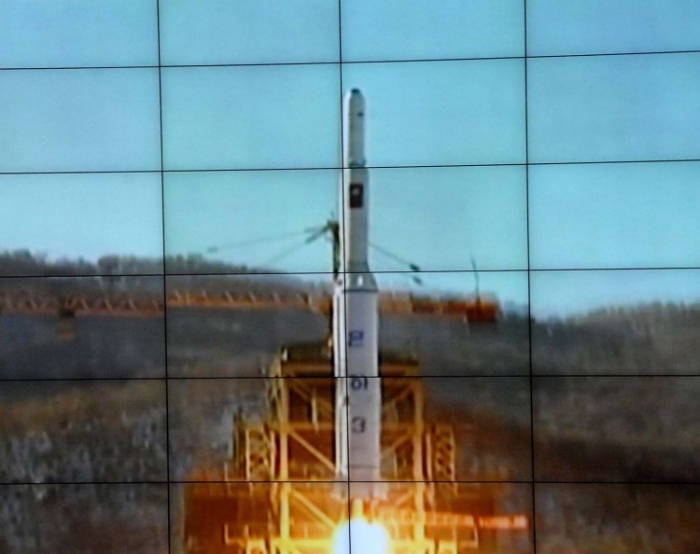 Poză distribuită de agenţia centrală de ştiri nord coreeană înfăţişând o rachetă Unha-3, 12 decembrie 2012 (KNS / AFP / Getty Images)
