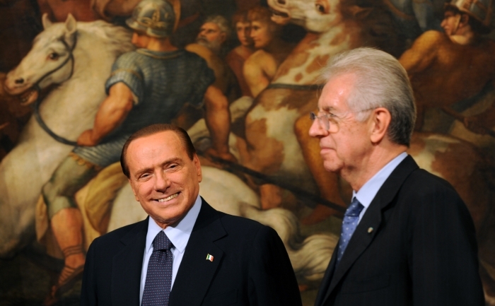 Premierul italian, Mario Monti alături de Silvio Berlusconi. (GABRIEL BOUYS / AFP / Getty Images)