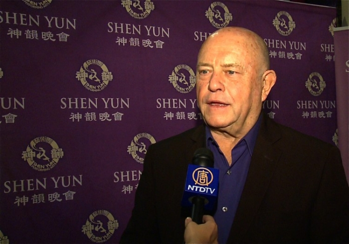 Consilierul oraşului Mississauaga Ron Starr, a notat că Shen Yun este o experienţă culturală extraordinară