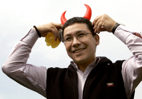 Retrospectivă Epoch Times 2012: instantanee cu membri USL. Victor Ponta (Epoch Times România)