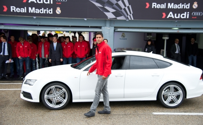 Raphael Varane de la Real Madrid cu Audi-ul său A7 Sportback în Madrid (Carlos Alvarez / Getty Images)