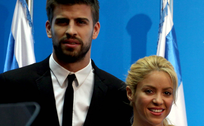 Fotbalistul clubului FC Barcelona, Gerard Piqué şi cântăreaţa  columbiană Shakira. (GALI TIBBON / AFP / GettyImages)