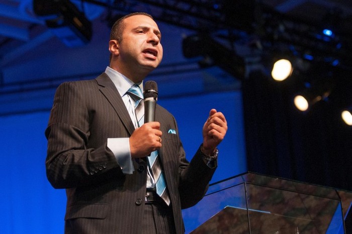 
Rev Majed El Shafie vorbeşte în Toronto în luna iulie, 2012.
