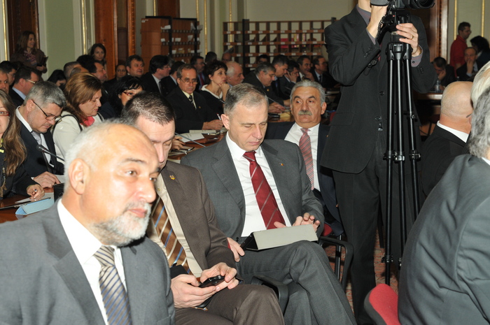 Şedinţa grupurilor reunite ale USL, la Palatul Parlamentului (Epoch Times România)