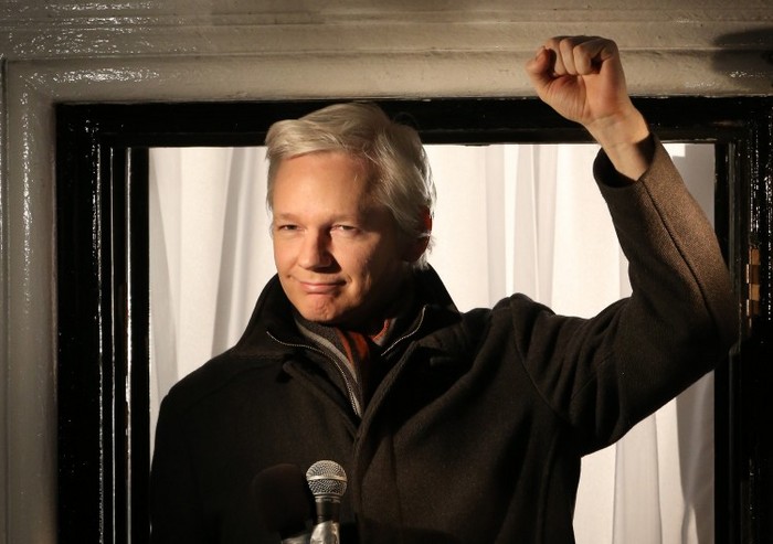 Fondatorul Wikileaks Julian Assange vorbeşte de la Ambasada Ecuadorului pe 20 decembrie 2012 în Londra, Anglia.