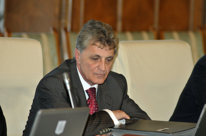 Mircea Duşa, ministrul apărării naţionale