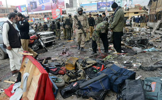 Explozie în Quetta, Pakistan, 10 ianuarie 2013. Asasinatul a ucis 11 persoane, zeci de răniţi (BANARAS KHAN / AFP / Getty Images)