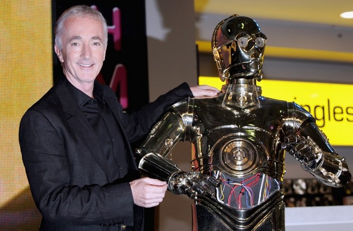 Anthony Daniels, actorul din spatele androidului C-3PO din cunoscutul film Star Wars.