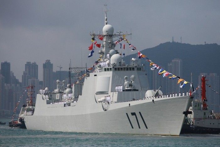 Distrugătorul Haikou (171) este văzut în Hong Kong la 30 aprilie, 2012.