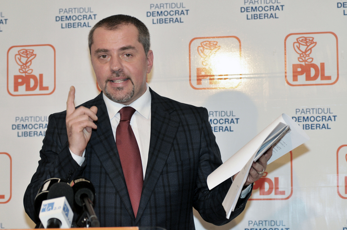 Conferinţă de presă la sediul PDL, Mihai Atănăsoaei, fost Prefect al Capitalei