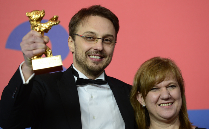 Regizorul Călin Peter Netzer şi producătoarea Ada Solomon - premiul Ursul de aur pentru Cel mai bun film la Festivalul de la Berlin 2013, pentru pelicula "Poziţia Copilului"