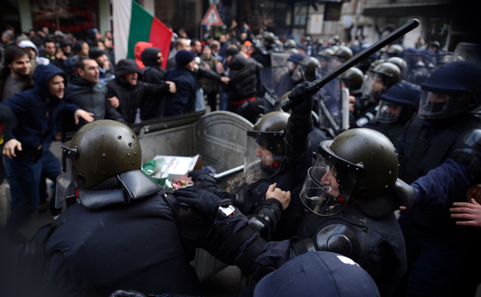 Protestele faţă de costurile mari ale facturii de energie electrică în Sofia, 17 februarie 2013 (DIMITAR DILKOFF / AFP / Getty Images)