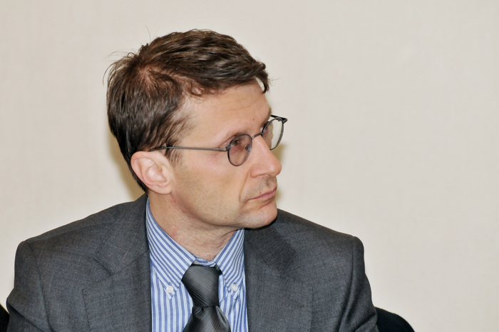Conferinţă Expert forum (EFOR) cu tema ” Clientelismul politic în  alocarea de fonduri pentru primării, sifonarea de resurse din companii  publice”. În imagine, Dan Suciu (Epoch Times România)