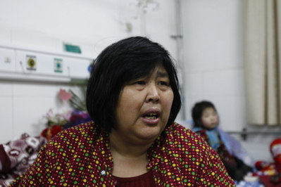 Yuan Lihai din distrcitul Lankao, provincia Henan. Yuan a adăpostit mai mult de 100 de copii orfani de peste două decenii şi a primit un sprijin redus; atunci când orfelinatul ei improvizat a ars, blogerii au apărat-o împotriva acuzaţiilor autorităţilor.