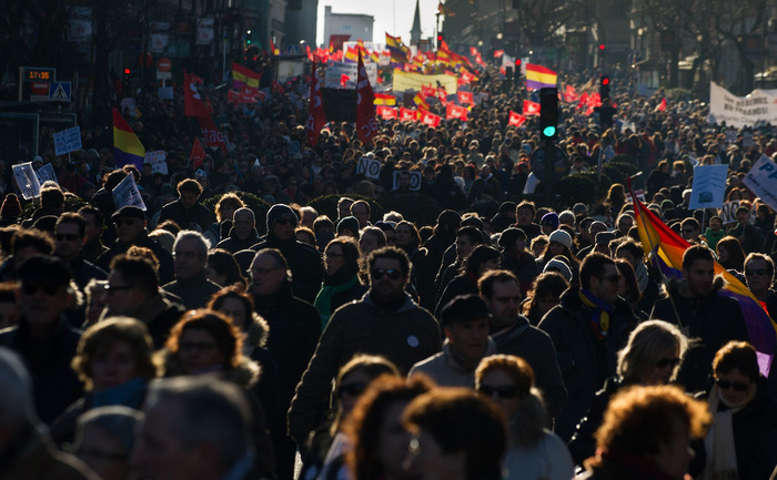Demonstranţi pe Calle Alcala 23 februarie 2013 în Madrid (Denis Doyle / Getty Images)