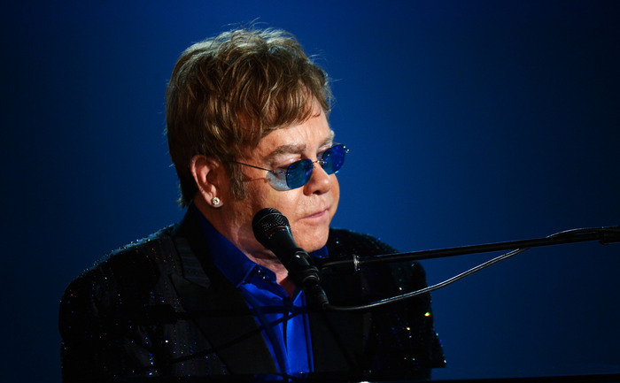 Elton John în timpul Galei GRAMMY Awards la Staples Center 10 februarie 2013 în Los Angeles (Kevork Djansezian / Getty Images)