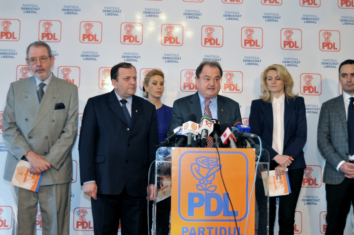 Vasile Blaga şi-a depus candidatura la preşedinţia PDL cu sloganul, ”Romînia dreaptă, PDL-dincolo de lozinci” (Epoch Times România)