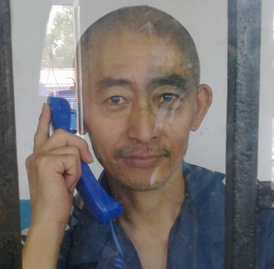 Zonghai Yu, tatăl lui Amy Yu, este încarcerat în închisoarea Mudanjiang, poreclit "lagărul de concentrare al morţii". El a fost închis cu peste un deceniu în urmă pentru convingerile sale spirituale şi a suferit diverse forme de tortură. (Amy Yu)