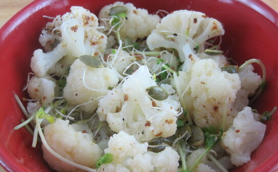 Salată de conopidă cu seminţe încolţite (Maria Baciu / Epoch Times)