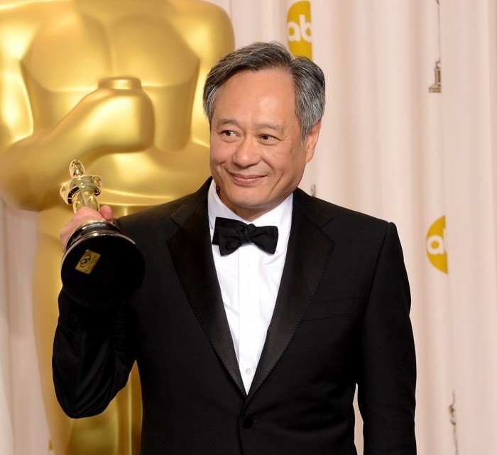 Câştigătorul Oscarului pentru cel mai bun regizor, cu filmul „Viaţa lui Pi”, este fotografiat în camera presei în timpul festivităţii de decernare a premiilor Oscar, ce a avut loc la Hotel Loews Hollywood, la 24 februarie 2013, în Hollywood, California.