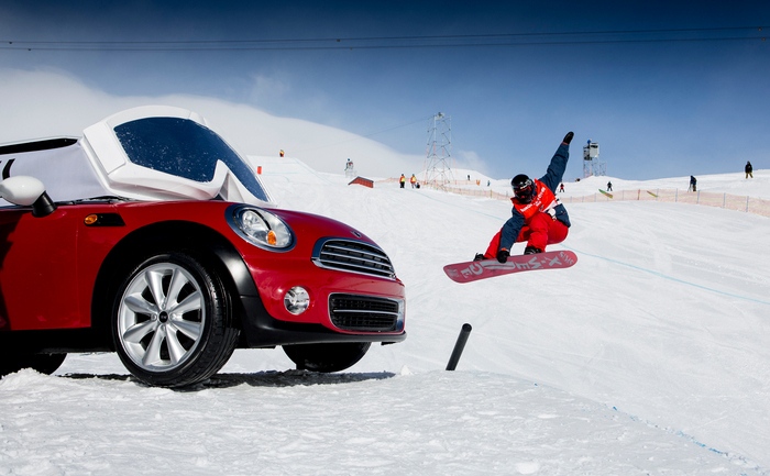 MINI, parteneriat cu Burton Snowboards (BMW Group)