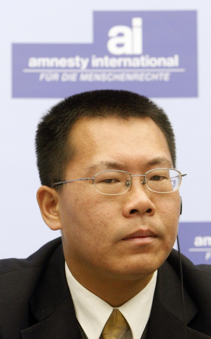 Avocatul chinez pentru drepturilor omului Teng Biao la o conferinţă de presă la sediul german al Amnesty International din Berlin, pe 7 decembrie 2007.