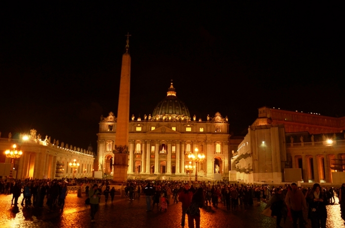 Vaticanul are un nou lider. A fost anuntat numele noului Papa: Giorgio Mario Bergolio. (Su Qiang / The Epoch Times)