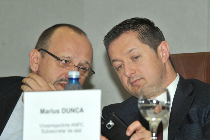 ”Ziua Mondială a Drepturilor Consumatorilor”-dezbateri şi conferinţă de  presă. În imagine, Bogdan Nica şi Marius Dunca