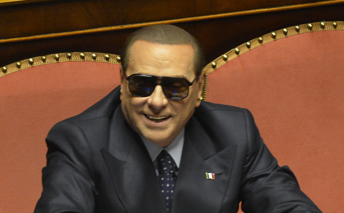 Fostul premier italian Silvio Berlusconi, cu ochelari de soare în Senat, 16 martie 2013