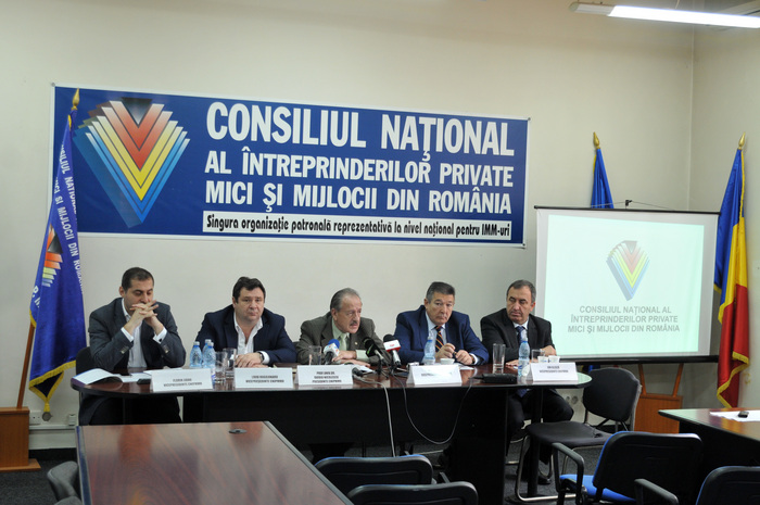 CNIPMMR, conferinţă de presă. În imagine, Florin Jianu,vicepreşedinte,  Liviu Rogojinaru, vicepreşedinte,  Ovidiu Nicolescu, preşedinte, Florea  Pîrvu, vicepreşedinte şi Ion Glişcă, vicepreşedinte.