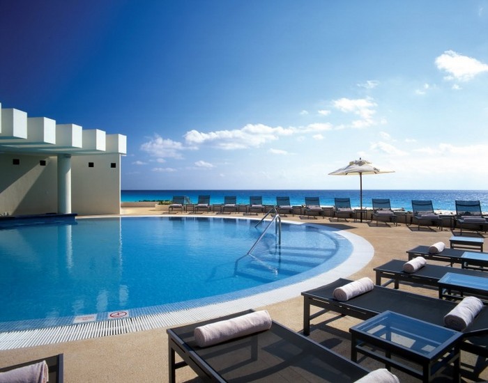Piscină şi plajă la Hotel Live Aqua Resort (Live Aqua)