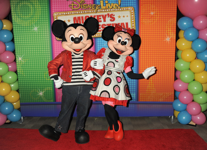 Personajele Disney, Mickey Mouse şi Minni Mouse.