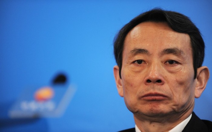 Jiang Jiemin, preşedintele PetroChina, ţine un discurs cu ocazia anunţării rezultatelor anuale din 2009 ale companiei, în Hong Kong, la 25 martie 2010. Jiang a întâlnit probleme politice într-o investigaţie recentă privind corupţia.
