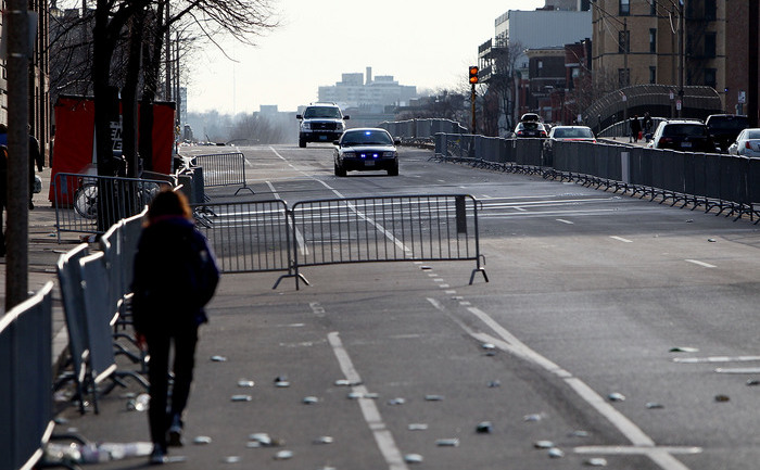Atentatul de la linia de sosire a maratonului de la Boston, a lăsat în urmă trei morţi şi 140 de răniţi. (Alex Trautwig / Getty Images)