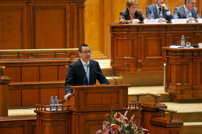 Premierul Victor Ponta se adresează Camerelor reunite ale Parlamentului. (Epoch Times România)