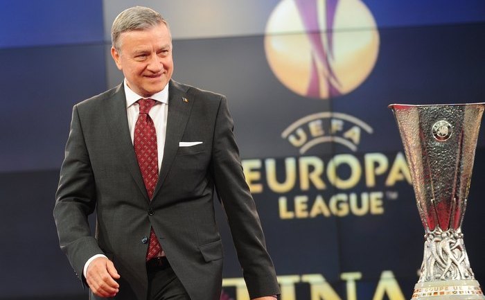 Preşedintele Federaţiei Române de Fotbal (FRF), Mircea Sandu. (Daniel Mihailescu / EuroFootball / Getty Images)