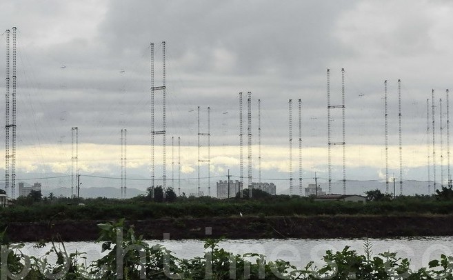 Staţia electrică Radio Taiwan International (RTI) din Tianma are 20 de antene, fiecare de 75 de metri, ce formează un cerc. Zona sa de acoperire este cea mai mare din lume. RTI are de gând să-şi închidă staţiile sale şi să încheie contractele cu Sound of Hope Radio şi Radio Free Asia, care difuzează de ştiri necenzurate pe continent 